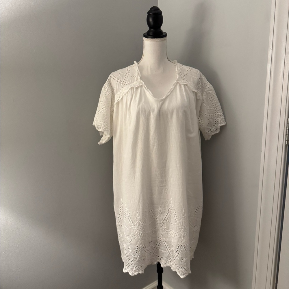 Bluheaven 100% cotton white flowy dress. V neck, eyelet trim Size Medium